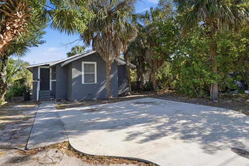 3 bedroom Single Family Residence at 2717 13th Avenue, Wildwood Sub, St Petersburg — photo 2