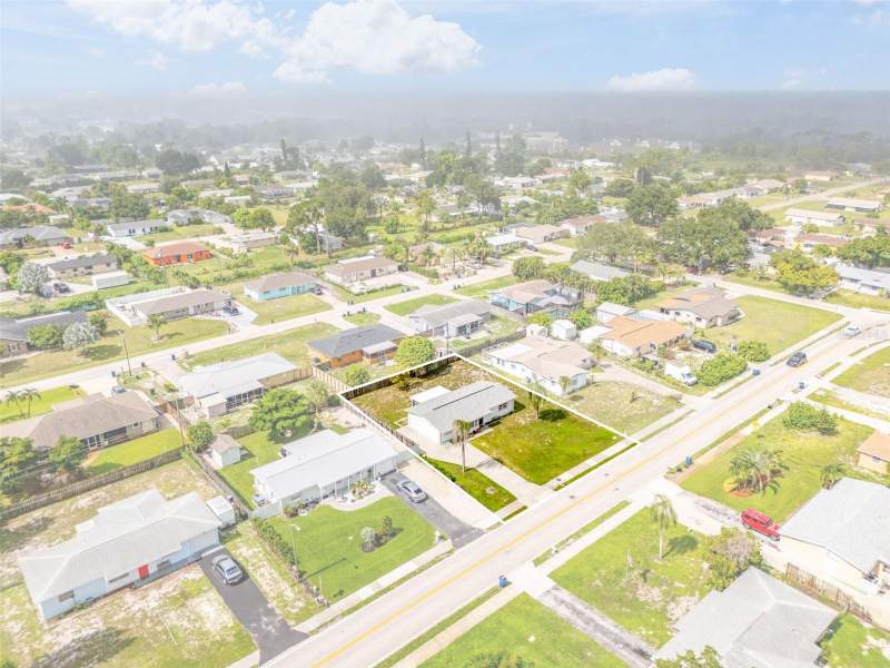 2 bedroom Single Family Residence at 18186 Iris Road, San Carlos Park SW Add, Fort Myers — photo 3