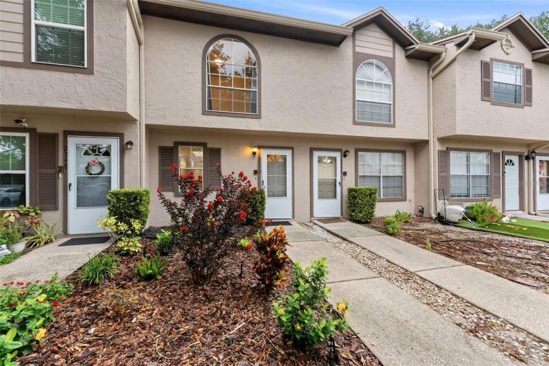 2 bedroom Townhouse at 2350 Fletchers Point Circle, Fletchers Point, Tampa — photo 4