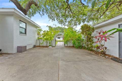 802 W Coral Street, Tampa FL - photo 9 of 58