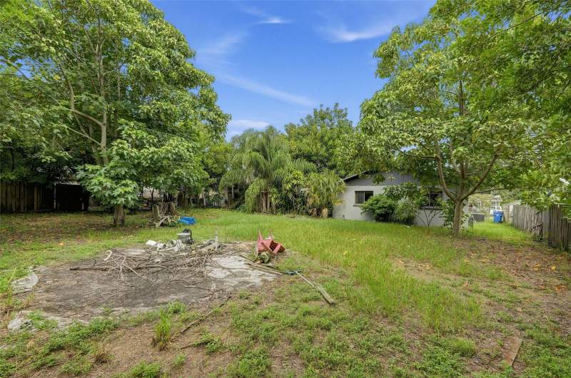 3 bedroom Single Family Residence at 2219 11th Avenue, A M Thorpes, Bradenton — photo 2
