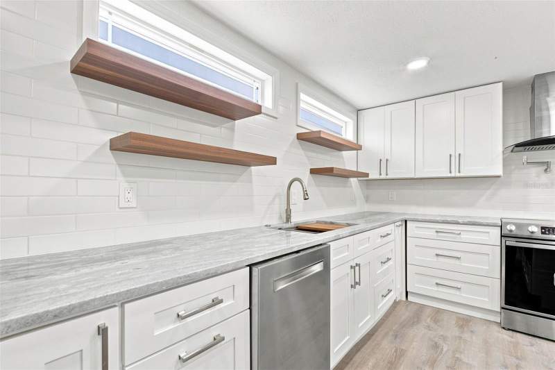 2 bedroom Manufactured Home at 163 Dolphin Drive, Gull-Aire Village, Oldsmar — photo 4