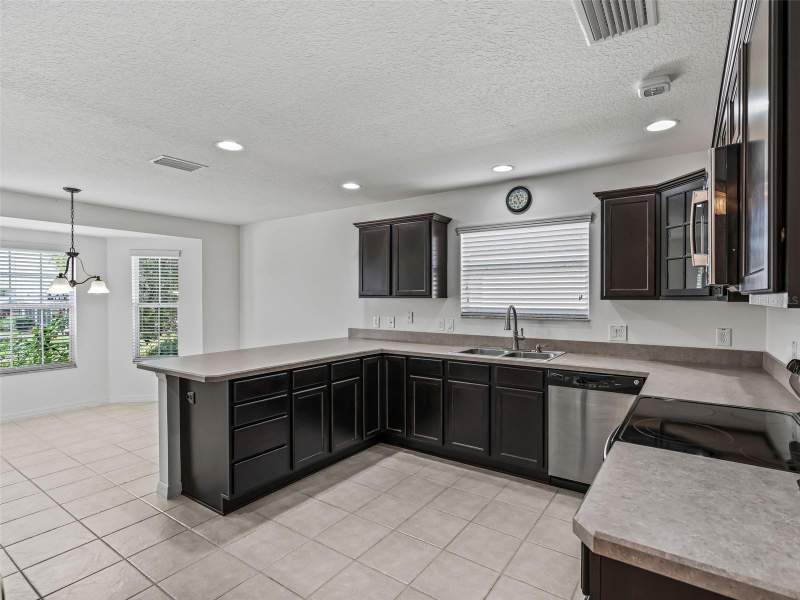 3 bedroom Single Family Residence at 764 Baisley Trail, Villages Of Sumter, The Villages — photo 3