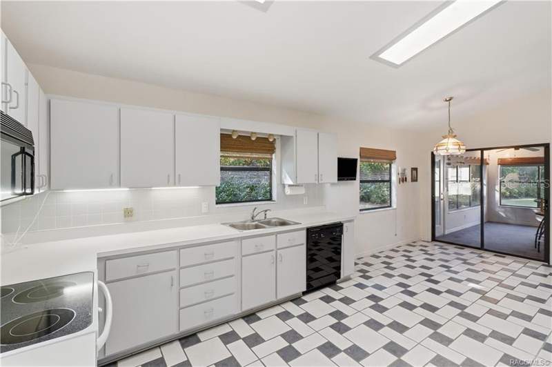 3 bedroom Half Duplex at 6268 W Weston Drive, Pinehurst Village, Crystal River — photo 2