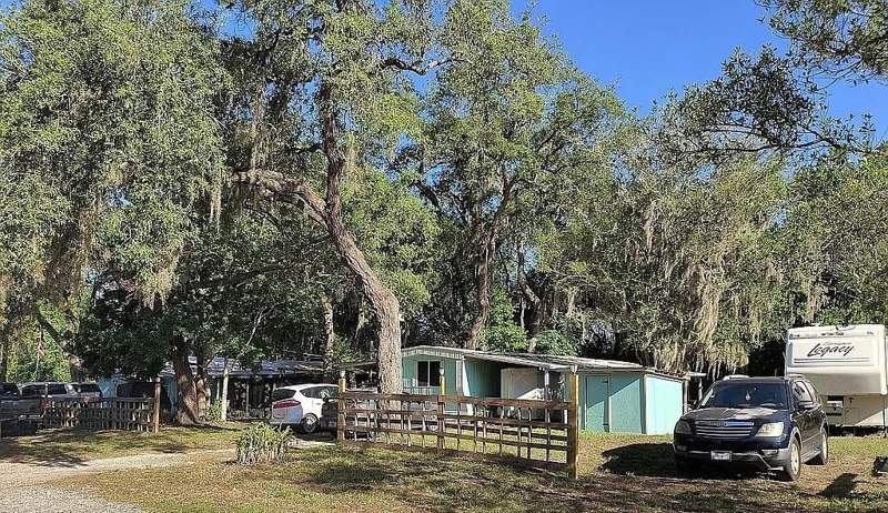 3 bedroom Mobile Home at 11853 Caton Avenue, Moon Lake Estate, New Port Richey — photo 3