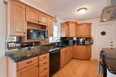 4223 Royal Palm Drive, Bradenton FL - photo 16 of 53