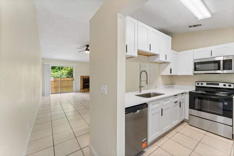 2 bedroom Condominium at 918 Otto Villa Place #9, 9th Street Villas A Condominiu, Tampa — photo 2