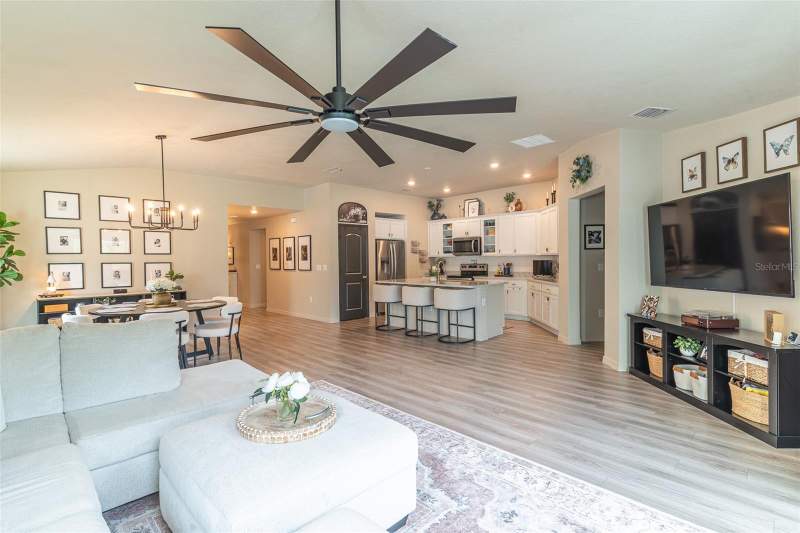 4 bedroom Single Family Residence at 615 Valri Park Drive, Valri Park Ph 1 & 2, Valrico — photo 3