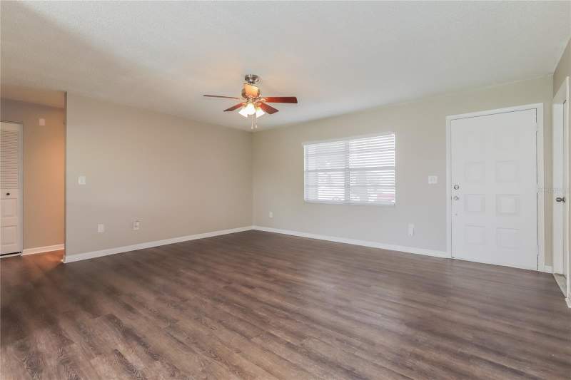 3 bedroom Single Family Residence at 1002 Pinehaven Court, Heather Lakes Ph 1 Unit 1 S, Brandon — photo 2