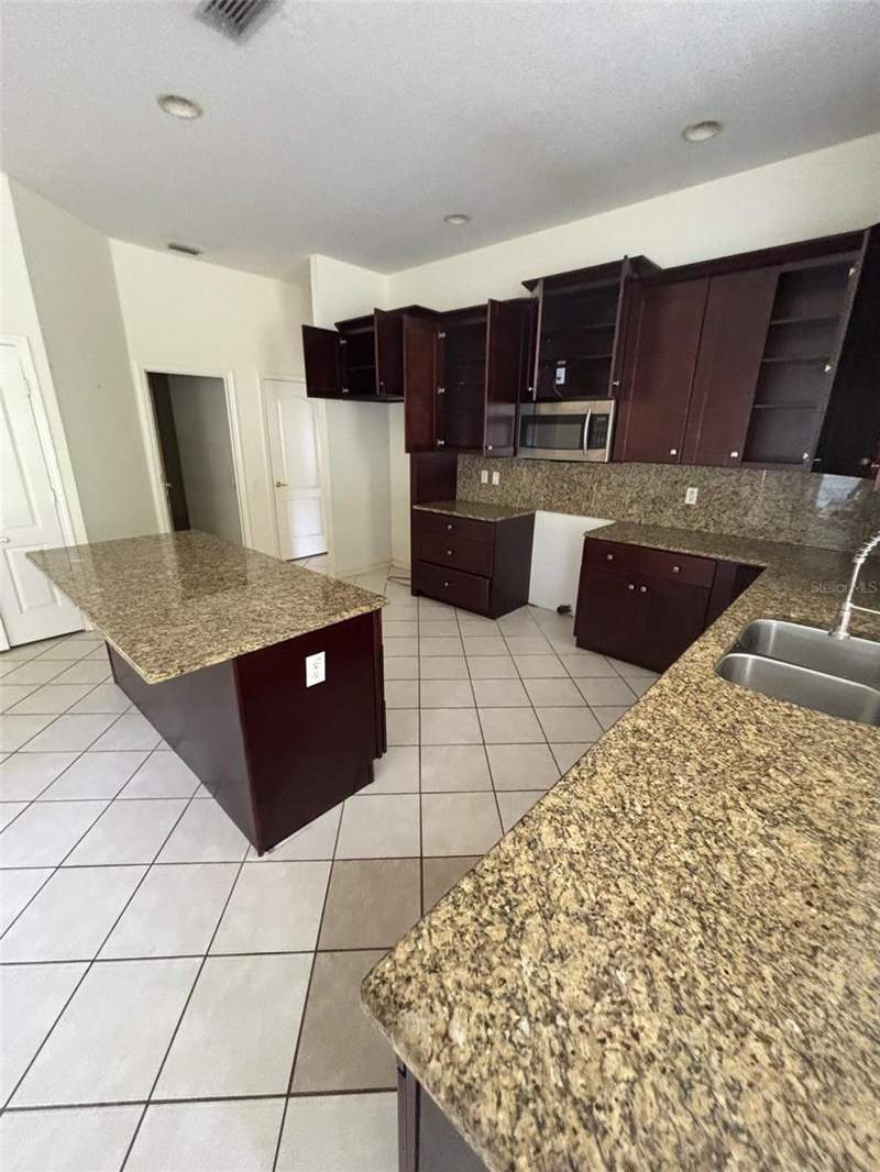 4 bedroom Single Family Residence at 5141 Silver Charm Terrace, Lexington Oaks Ph 1, Zephyrhills — photo 4