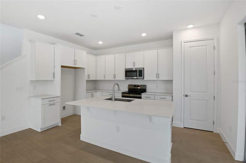 4 bedroom Single Family Residence at 756 WEKIVA RIDGE DRIVE, SEASONS AT WEKIVA RIDGE, MOUNT DORA — photo 4