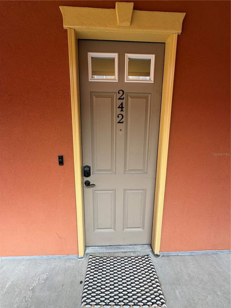 2 bedroom Condominium at 1320 NW 3rd Avenue #242, Jackson Square, Gainesville — photo 2