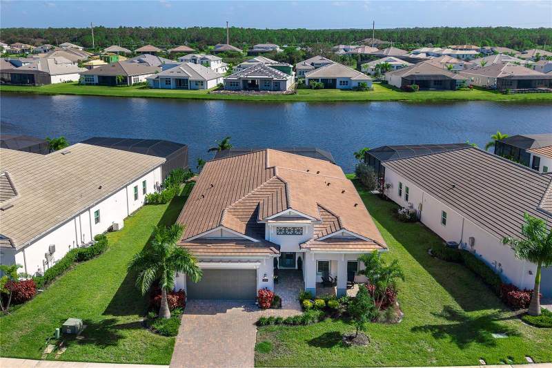 3 bedroom Single Family Residence at 7979 Redonda Loop, Isles At Lakewood Ranch Ph II, Lakewood Ranch — photo 2