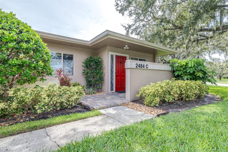Laurelwood Condo