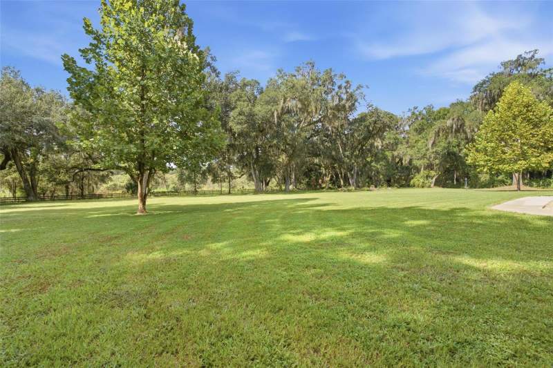 4 bedroom Single Family Residence at 10594 NE 104th Circle, Sumter Xing, Oxford — photo 2