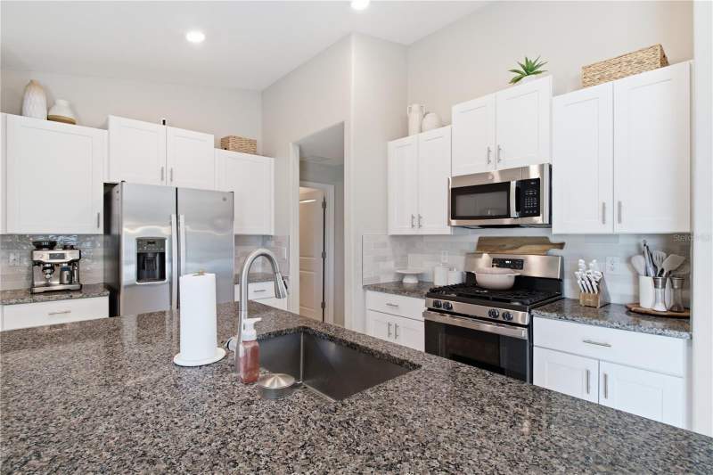 3 bedroom Single Family Residence at 10331 Blue Plume Court, South Crk Ph 2A 2B & 2C, Riverview — photo 5
