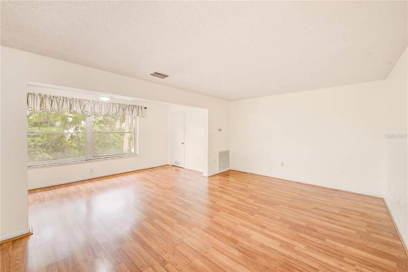 2 bedroom Condominium at 5660 80th St N #C305, Five Towns Of St Pete, St Petersburg — photo 4