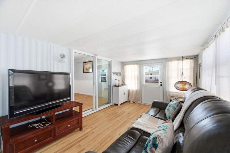 2 bedroom Mobile Home at 10913 Liberty Drive, Senate Manor Unrec, Port Richey — photo 5