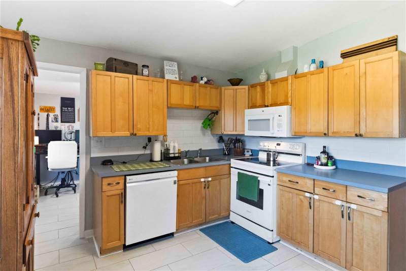 3 bedroom Single Family Residence at 6601 13th Street, Meadow Lawn Rep, St Petersburg — photo 5