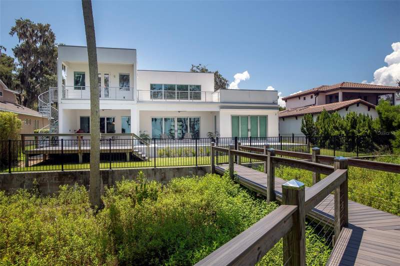 Lake Cove Pointe