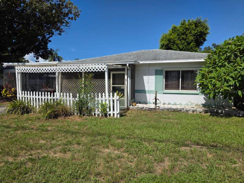 2 bedroom Single Family Residence at 2015 58th Street, Boca Ciega Estates, Gulfport — photo 4