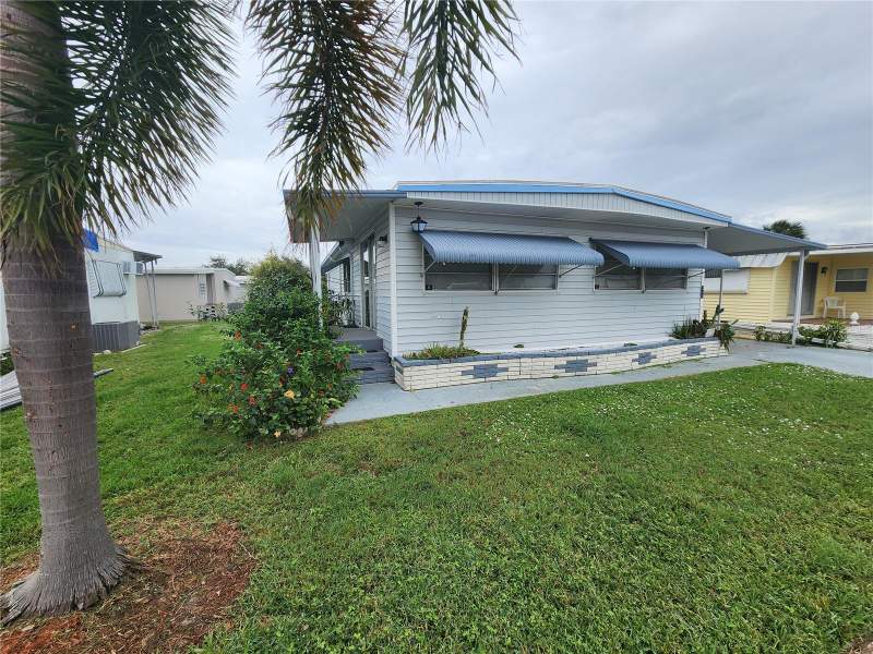 2 bedroom Mobile Home at 5317 Chateau Lane, Chateau Village Co-Op, Bradenton — photo 2
