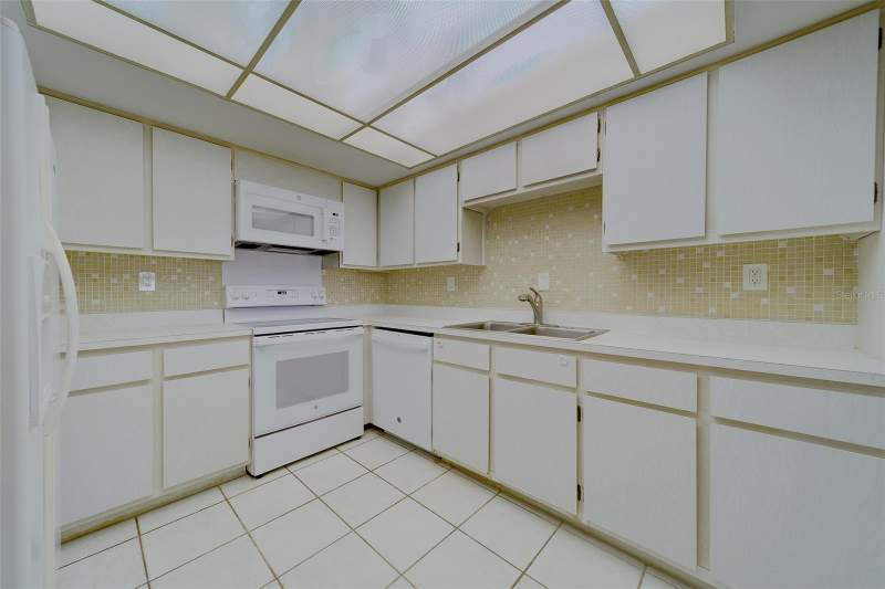 1 bedroom Condominium at 17920 Gulf Boulevard #1408, Redington Towers Bldg 2 Condo, Redington Shores — photo 4