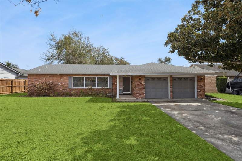 2504 LAUDERDALE COURT home for sale in Isle Catalina