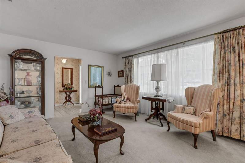 4 bedroom Single Family Residence at 402 Aberdeen Court, Greenbriar, Lakeland — photo 4