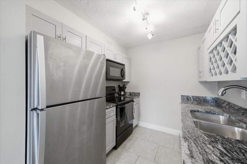 1 bedroom Condominium at 4843 Coquina Key Drive #A, Waterside At Coquina Key South, St Petersburg — photo 2