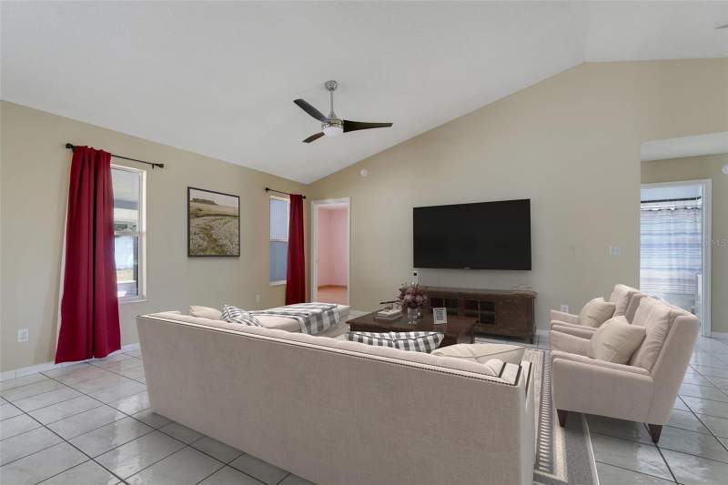 3 bedroom Single Family Residence at 20123 MAXIM PARKWAY, ROCKET CITY, ORLANDO — photo 2