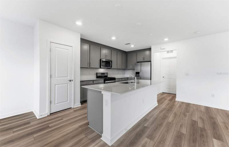 5 bedroom Single Family Residence at 9885 Trellis Vine Way, Oakfield Trails Phase I, Parrish — photo 3
