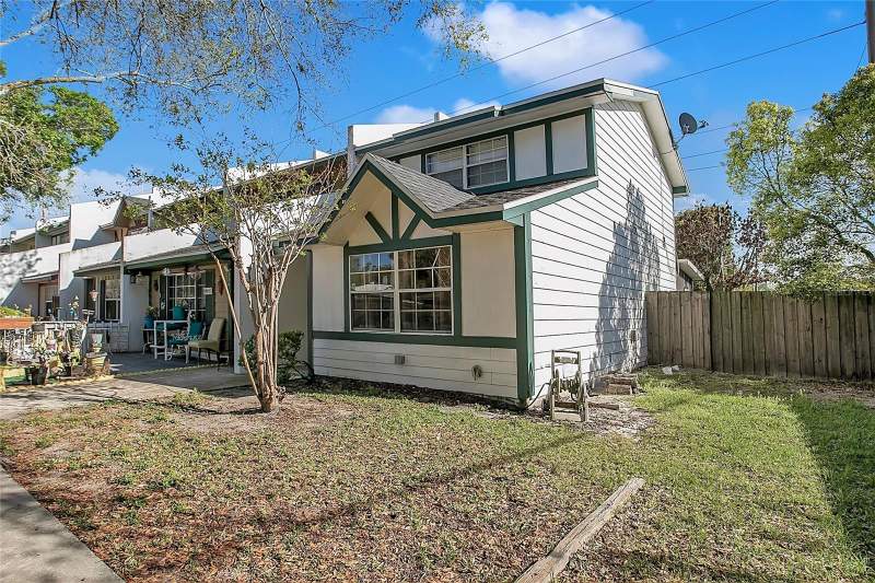 Country Club ManorCondos for Sale in Sanford, FL