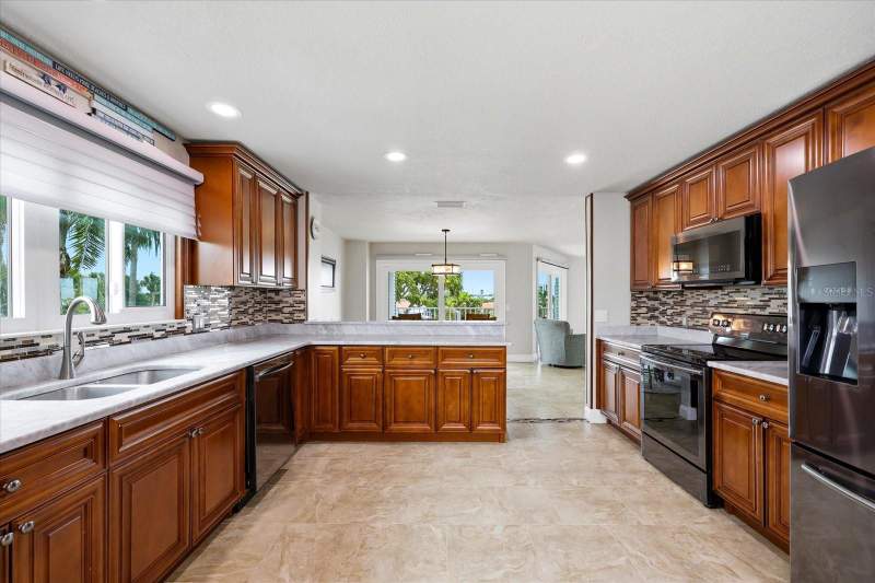 2 bedroom Condominium at 610 Island Way #201, 610 Island Way Condo, Clearwater Beach — photo 4