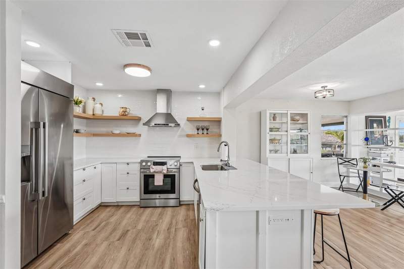 4 bedroom Single Family Residence at 289 W Tarpon Boulevard, Port Charlotte Sec 010, Port Charlotte — photo 2