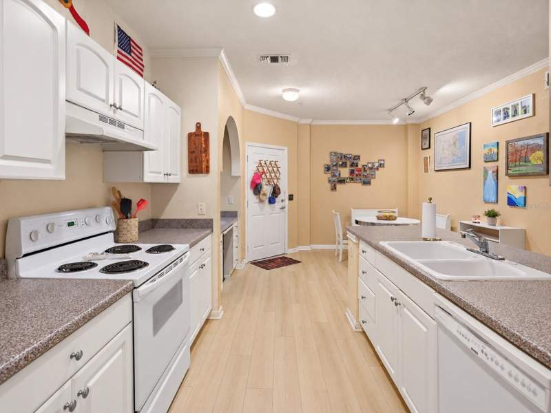 2 bedroom Condominium at 860 N Orange Avenue #323, Park North/Cheney Place, Orlando — photo 4
