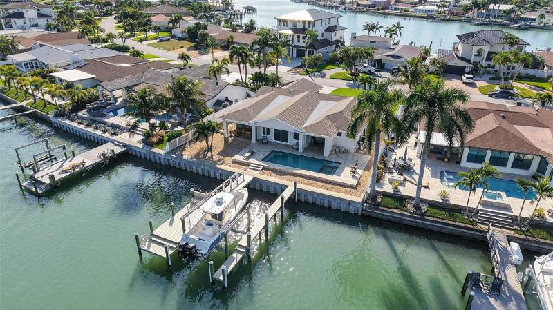 South Cswy Isle Yacht Club