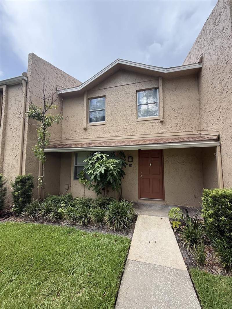895 PARK LAKE CIRCLE #75 home for sale in Park Lake Townhouses