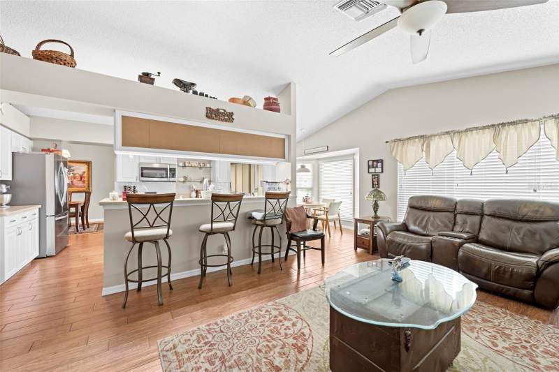 3 bedroom Single Family Residence at 2552 Crystal Lake Drive, Timber Pines, Spring Hill — photo 4