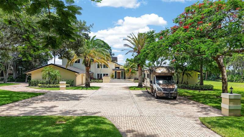 6 bedroom Single Family Residence at 6305 BURNING TREE DRIVE, SEMINOLE LAKE COUNTRY CLUB ESTATES, SEMINOLE — photo 4