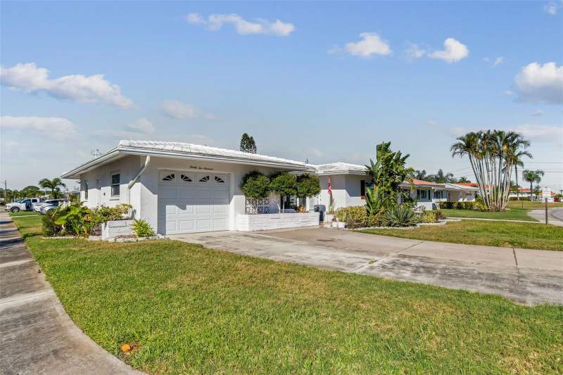 Mainlands Of Tamarac By The Gulf