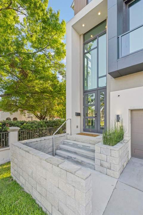 98 W Davis Boulevard, Tampa FL - photo 8 of 86