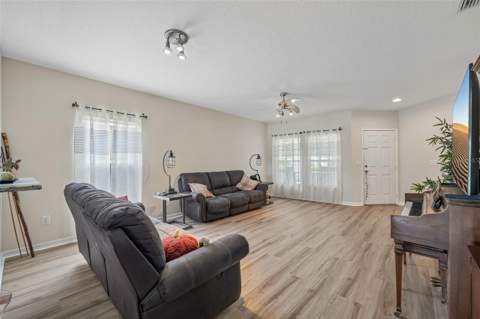 6527 Bridgecrest Drive, Lithia FL - photo 6 of 6