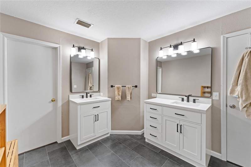 3 bedroom Single Family Residence at 9758 Fox Hollow Road, Pebble Creek Village Unit 7, Tampa — photo 4