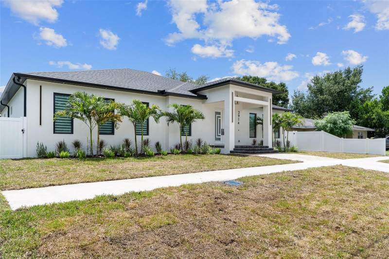 4 bedroom Single Family Residence at 2914 W Walnut Street, Mac Farlanes Rev Map Of Add, Tampa — photo 2