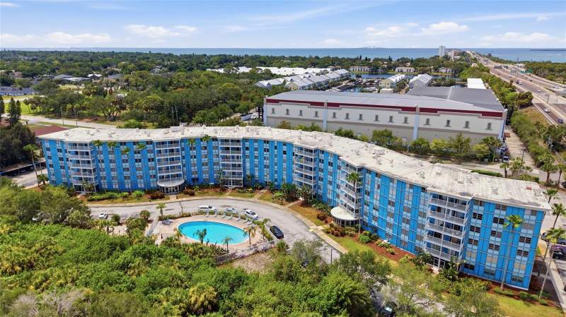 1 bedroom Condominium at 3315 58th Avenue #414, Wave The Condo, St Petersburg — photo 2