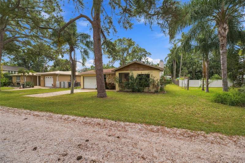 511 TENNESSEE AVENUE home for sale in Crystal Beach