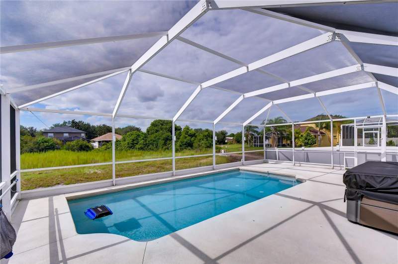 3 bedroom Single Family Residence at 11117 Rodeo Lane, Panther Trace, Riverview — photo 2