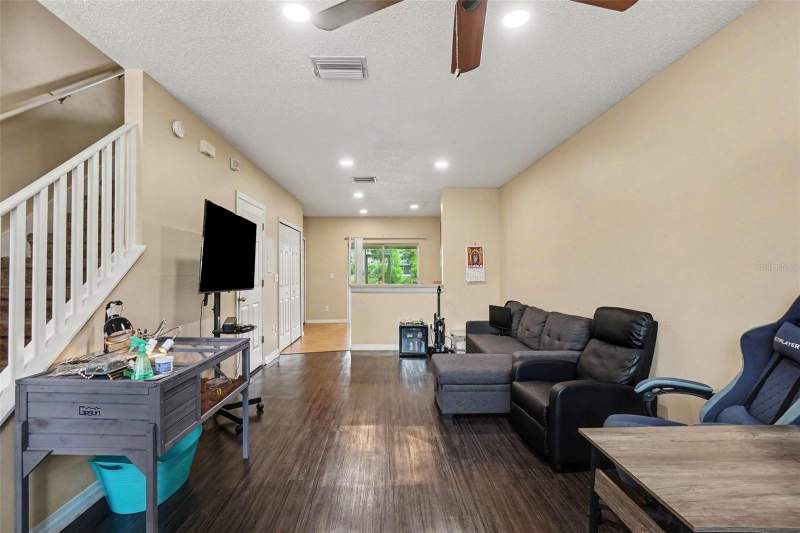 2 bedroom Townhouse at 6236 Osprey Lake Circle, Osprey Run Twnhms Ph 2, Riverview — photo 2
