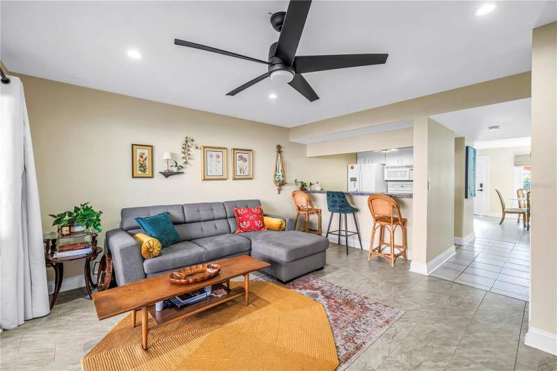 2 bedroom Condominium at 3595 41st Lane #D, Bermuda Bay Beach Condo, St Petersburg — photo 5